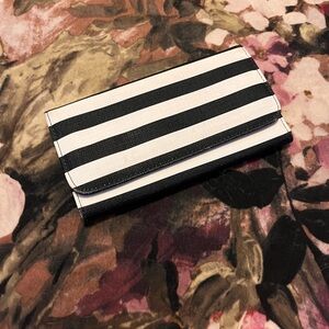 Kut from the Kloth: Wallet